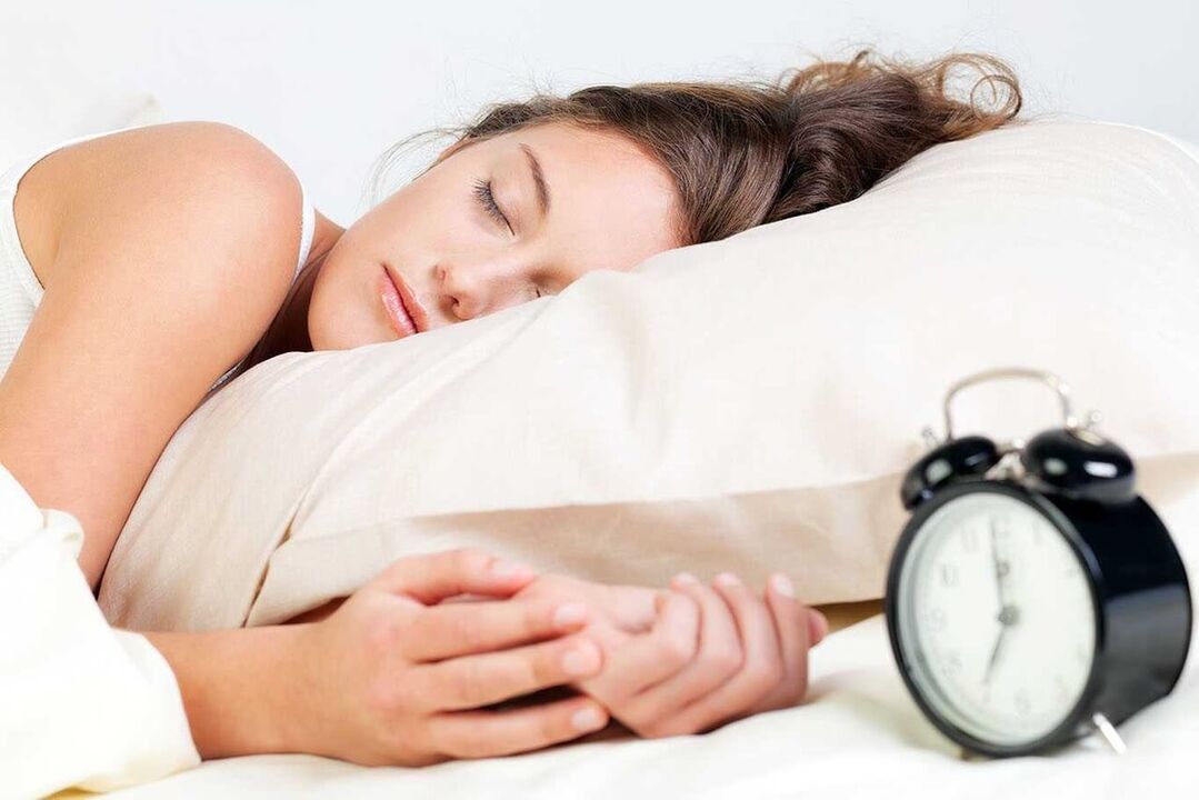 egészséges alvás és reggeli gyakorlatok a fogyásért