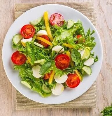 A hajdina diéta egyik lehetősége egy hónapig magában foglalja a zöldségsaláta használatát
