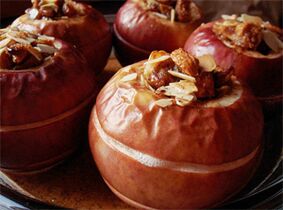 Az aszalt gyümölccsel sült alma a diétás menü desszertje az epehólyag eltávolítása után