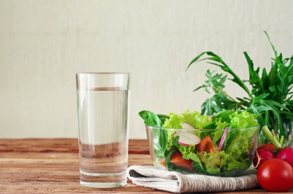 étkezés előtt a víz a lusta étrend lényege